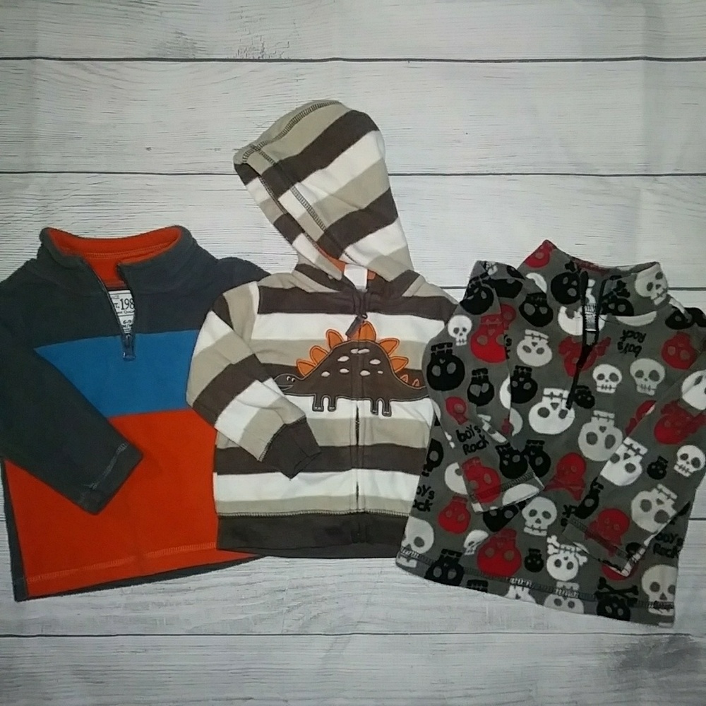 5/$10 Set of 3 fleeces Two pullovers one zipper